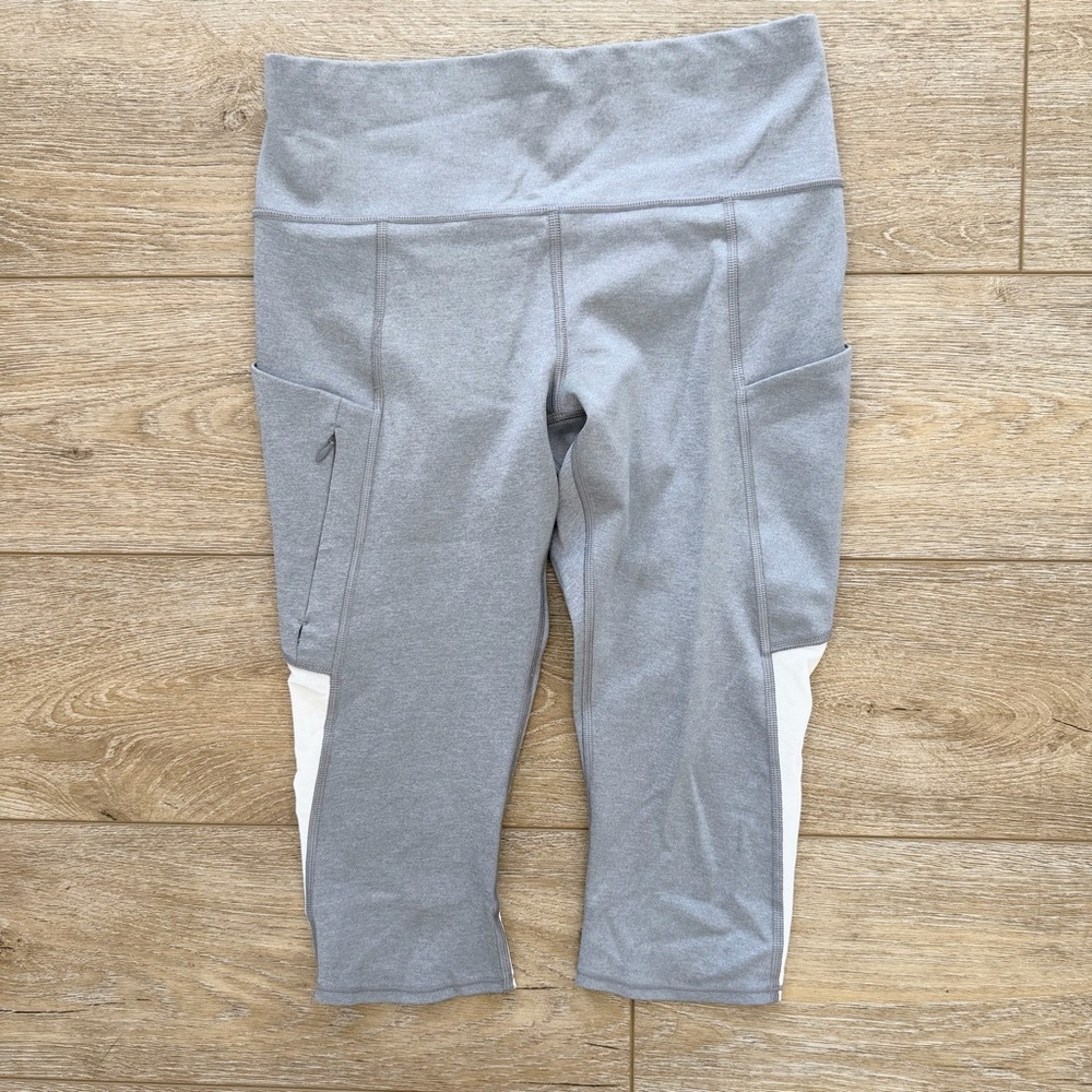 Athleta Rainier High Rise Crop gray Leggings side cargo‎ zipper pockets Small